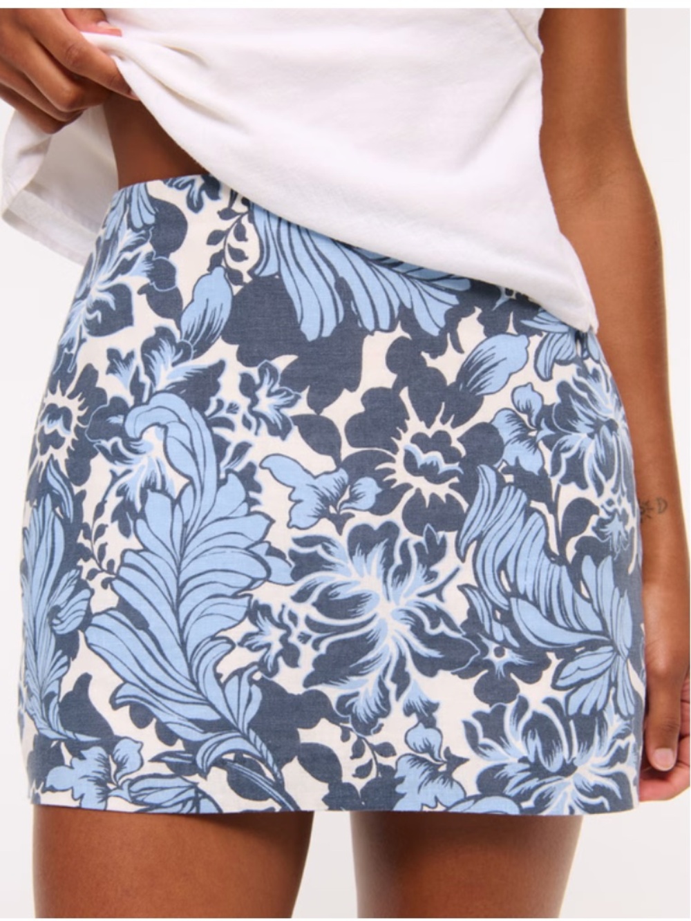 BNWT- Abercrombie & Fitch Scarlett Curve Love Linen-Blend Mini Skort Blue Floral